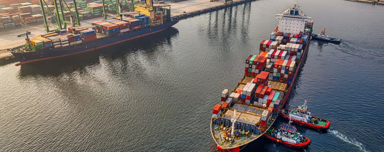 Schaarste aan containers: Wat het betekent voor de scheepvaartindustrie en de consumenten
